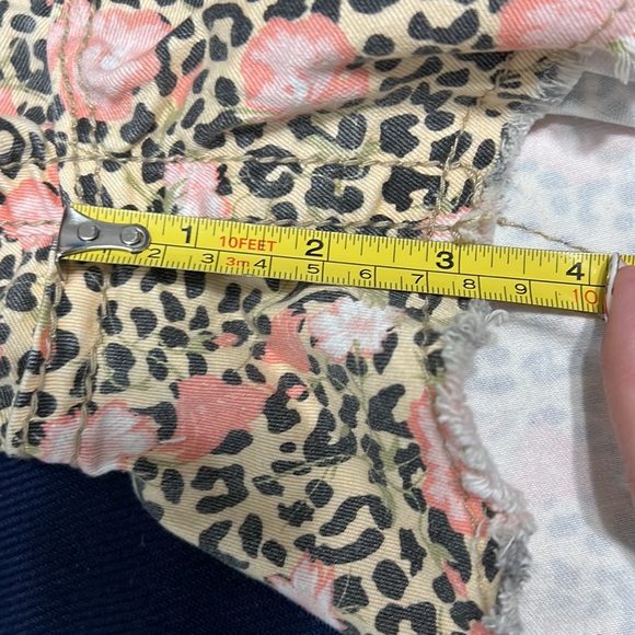 Floral/Leopard Print Miss Me Shorts - Picture 10 of 10